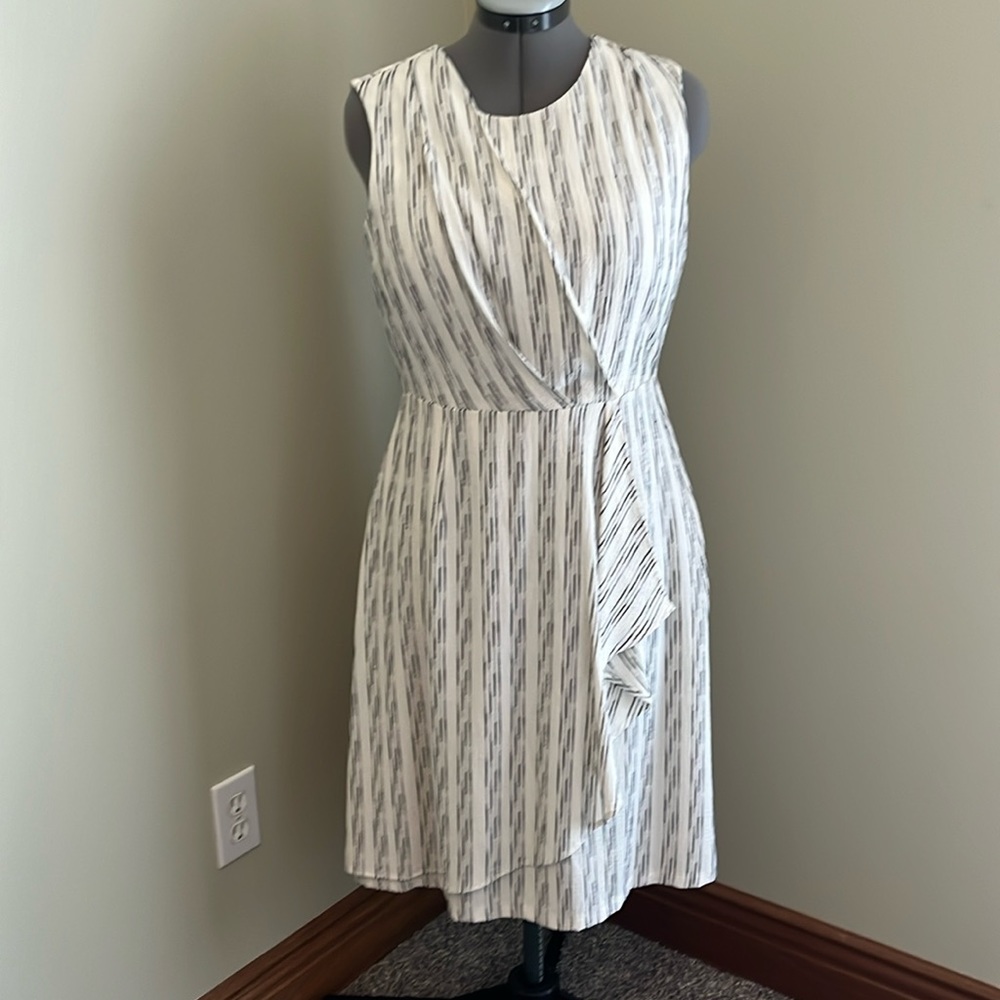 Women’s sleeveless dress.